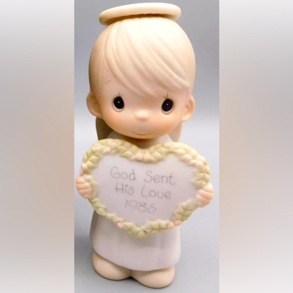Vintage 1985 ANNUAL EDITION GOD SENT HIS LOVE Precious Moments Figurine w/ Box